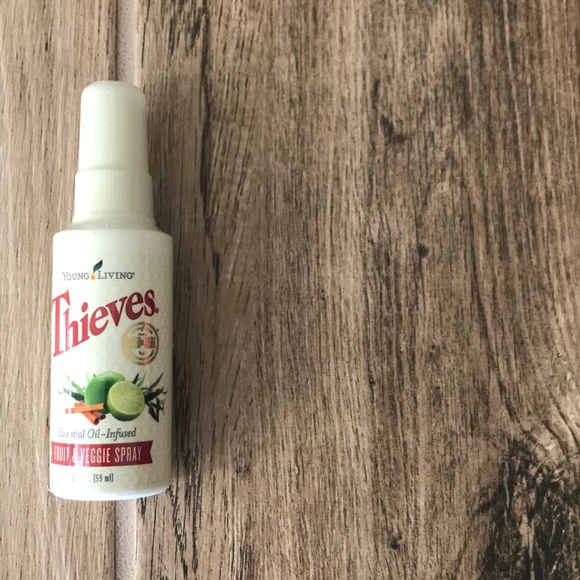 Young Living Thieves Fruit & Veggie Spray - Picture 1 of 2